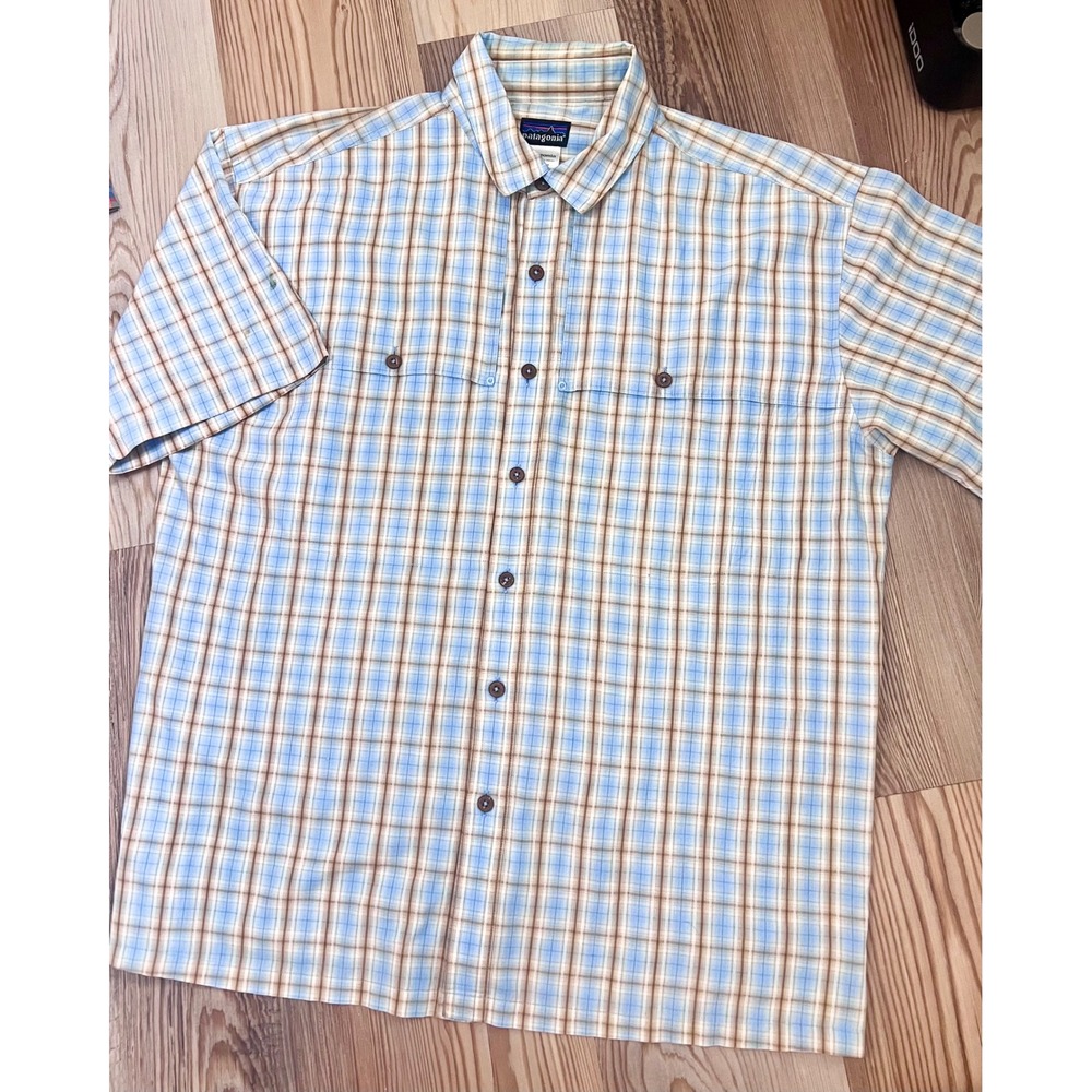Patagonia Men Large Blue Plaid Short Sleeve Fishing Hiking Gorpcore Button Down